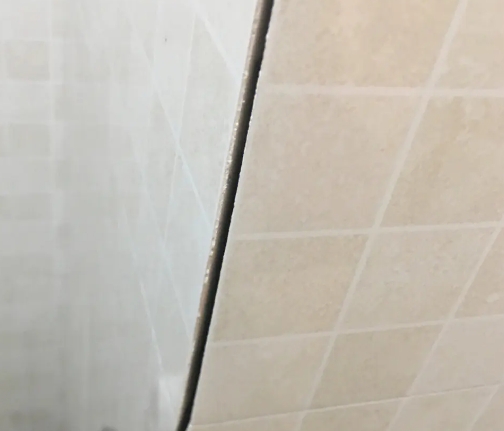 长垣瓷砖空鼓维修公司分享阳台瓷砖脱落的修复过程可以分为以下几个步骤
